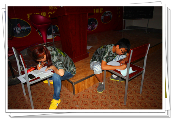 深夜了，還在認(rèn)真寫(xiě)作業(yè)的易視界伙伴們