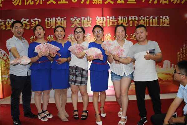 看到他們手中的錢(qián)你羨慕了嗎？