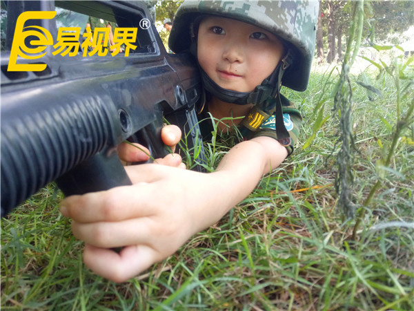 瞄準目標，準備開火