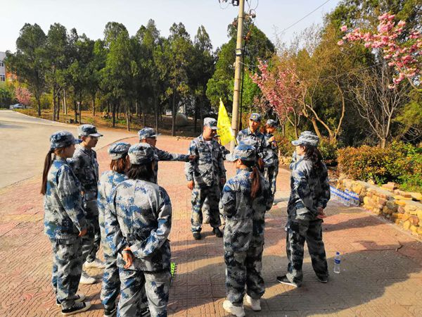 游戲環(huán)節(jié)中，大家齊心協(xié)作，群策群力