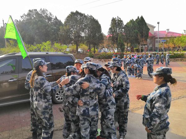 游戲環(huán)節(jié)中，大家齊心協(xié)作，群策群力
