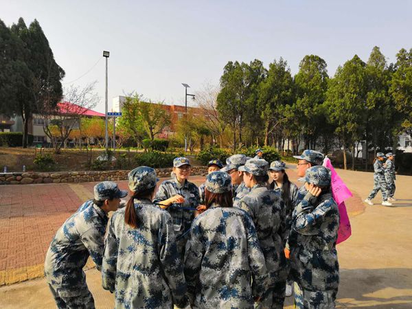 游戲環(huán)節(jié)中，大家齊心協(xié)作，群策群力